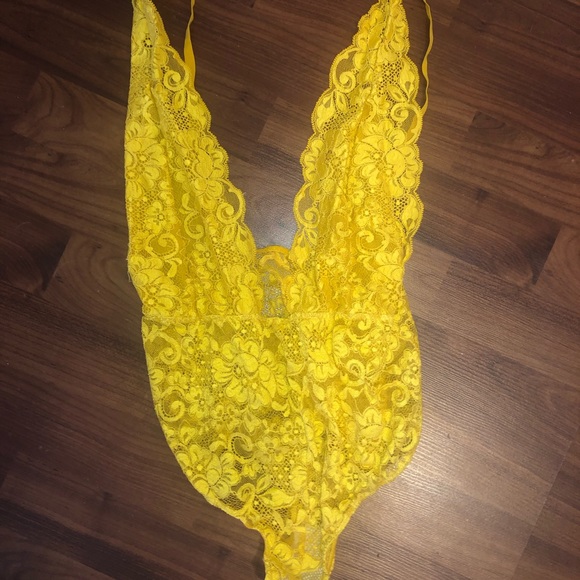 HOT AS HELL yellow lace bodysuit deep v - Picture 3 of 3